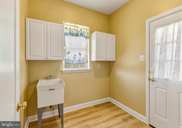 215 SHERWIN RD, Mullica Hill, NJ 08062