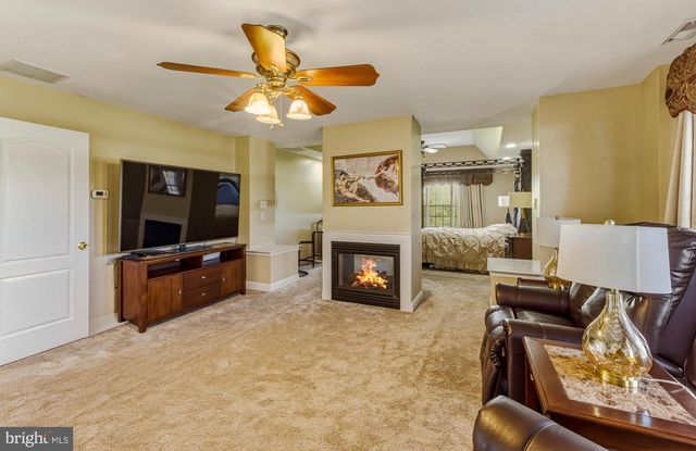 215 SHERWIN RD, Mullica Hill, NJ 08062