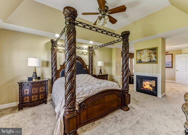 215 SHERWIN RD, Mullica Hill, NJ 08062