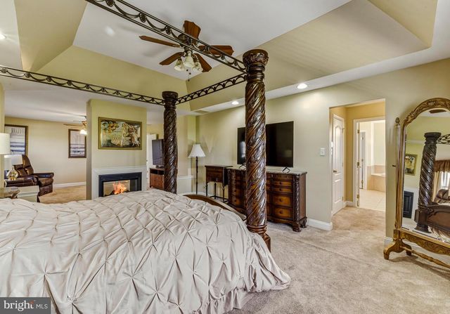 215 SHERWIN RD, Mullica Hill, NJ 08062