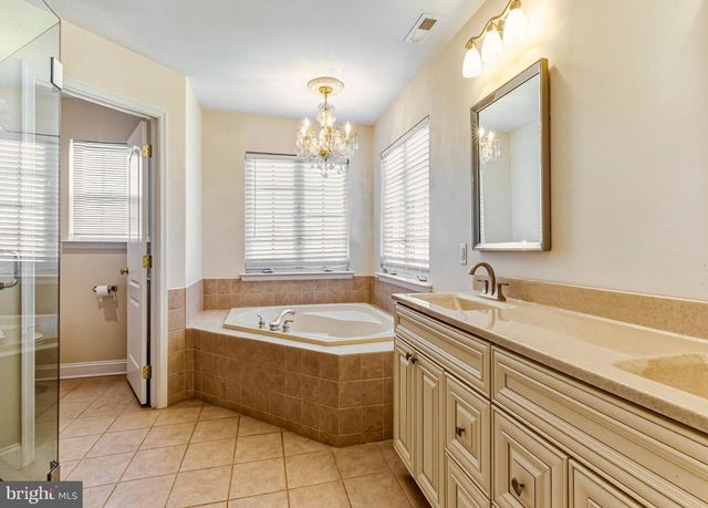 215 SHERWIN RD, Mullica Hill, NJ 08062