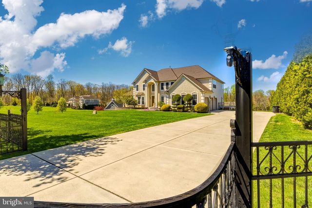 215 SHERWIN RD, Mullica Hill, NJ 08062