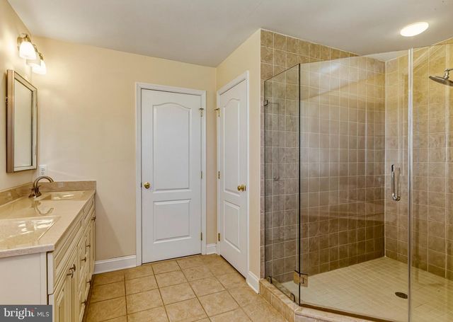 215 SHERWIN RD, Mullica Hill, NJ 08062