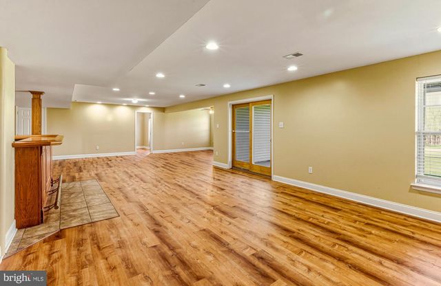 215 SHERWIN RD, Mullica Hill, NJ 08062