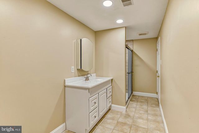 215 SHERWIN RD, Mullica Hill, NJ 08062