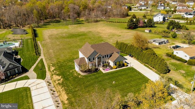 215 SHERWIN RD, Mullica Hill, NJ 08062