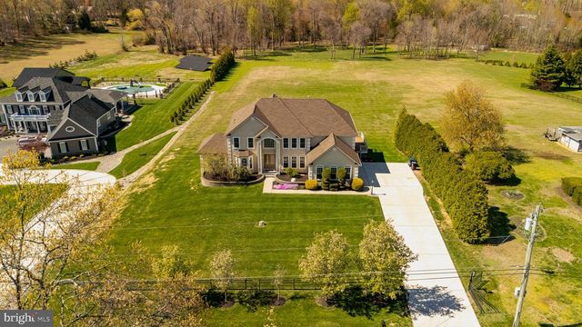 215 SHERWIN RD, Mullica Hill, NJ 08062