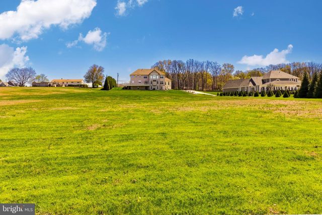 215 SHERWIN RD, Mullica Hill, NJ 08062