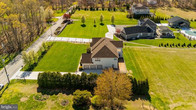 215 SHERWIN RD, Mullica Hill, NJ 08062