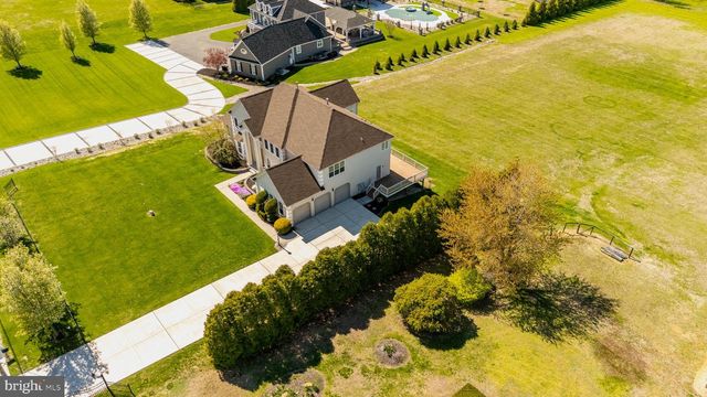 215 SHERWIN RD, Mullica Hill, NJ 08062