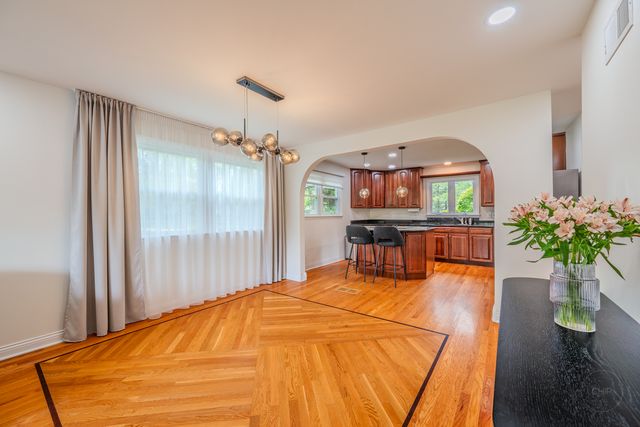 10S220 Alan Road, Naperville, IL 60564