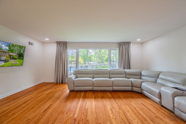10S220 Alan Road, Naperville, IL 60564