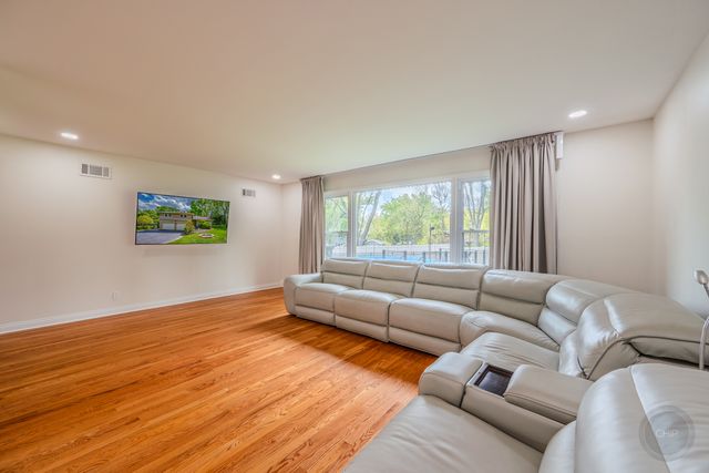 10S220 Alan Road, Naperville, IL 60564
