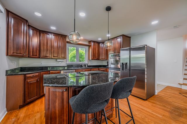 10S220 Alan Road, Naperville, IL 60564