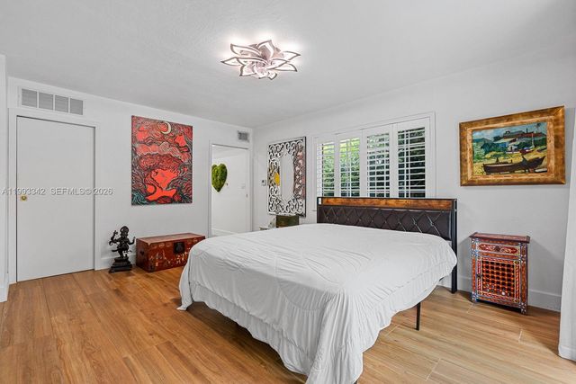 9517 Bay Dr, Surfside, FL 33154