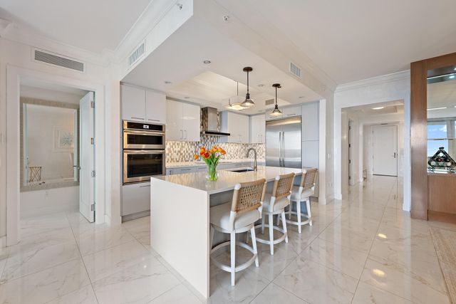 1 Water Club Way 504, North Palm Beach, FL 33408