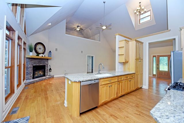1250 Hawkview Drive, Hiawassee, GA 30546