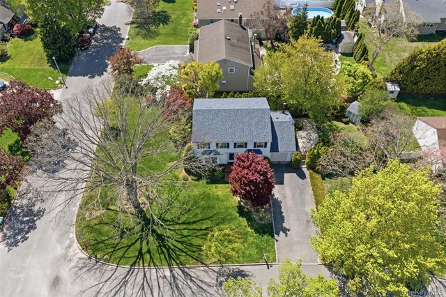 2 Barrett Court, Nesconset, NY 11767