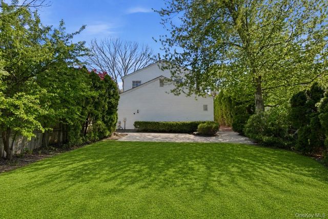 2 Barrett Court, Nesconset, NY 11767