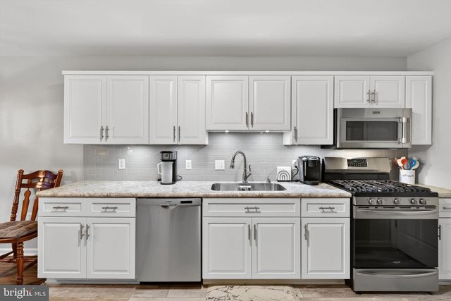 24 SPRING HILL LN, Mountville, PA 17554