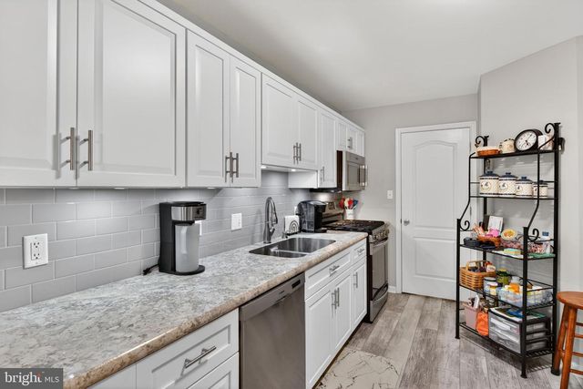 24 SPRING HILL LN, Mountville, PA 17554