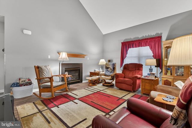 24 SPRING HILL LN, Mountville, PA 17554