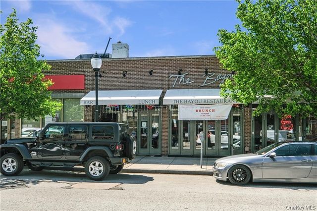 290 Collins Ave 2C, Fleetwood, NY 10552