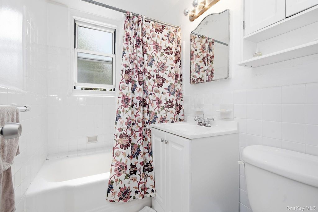 290 Collins Ave 2C, Fleetwood, NY 10552 — photo 5
