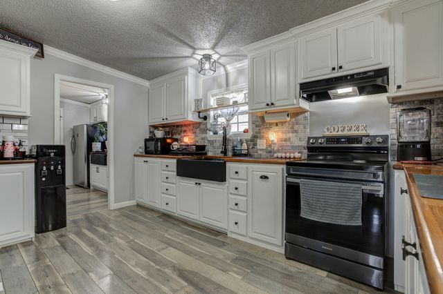 1822 S 3rd Street, Tahoka, TX 79373