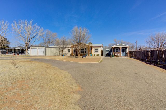 1822 S 3rd Street, Tahoka, TX 79373