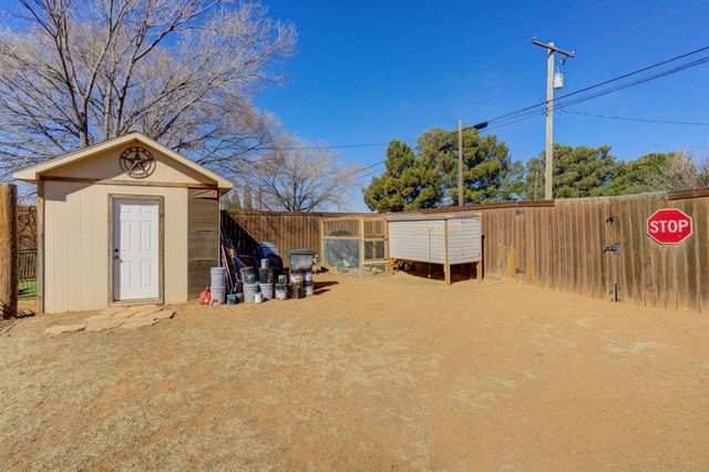 1822 S 3rd Street, Tahoka, TX 79373