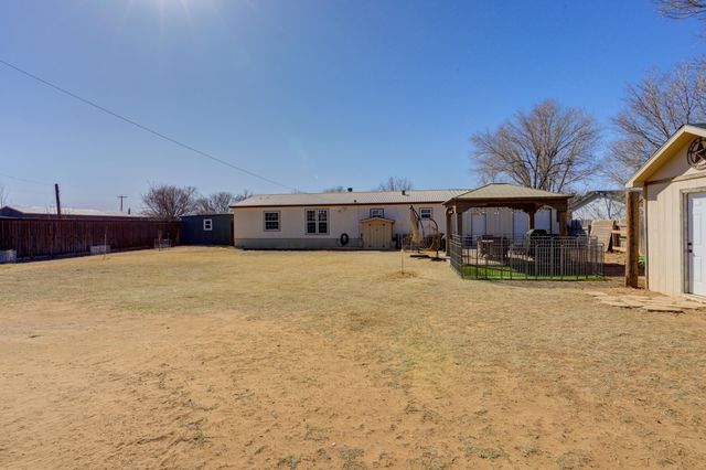 1822 S 3rd Street, Tahoka, TX 79373