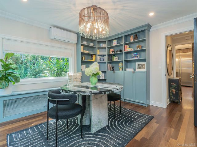 12 Winding Way, Sea Cliff, NY 11579