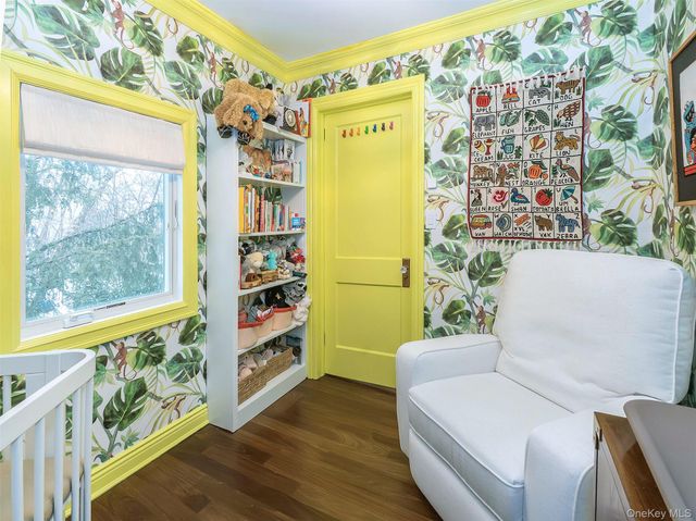 12 Winding Way, Sea Cliff, NY 11579