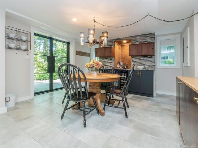 12 Winding Way, Sea Cliff, NY 11579