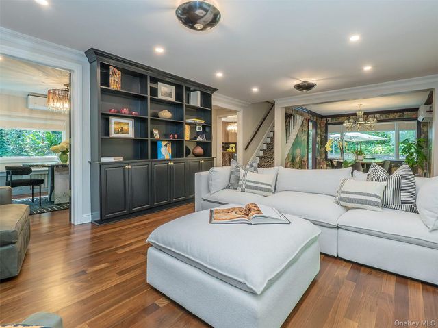 12 Winding Way, Sea Cliff, NY 11579