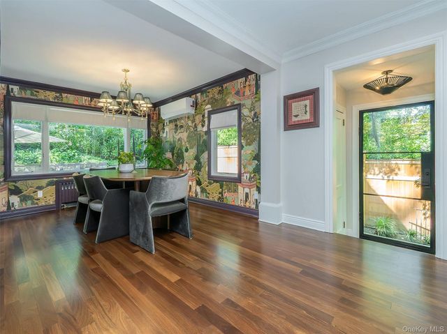 12 Winding Way, Sea Cliff, NY 11579