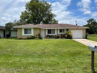 800 Starland Street SE, Palm Bay, FL 32909