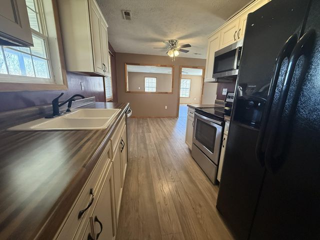 995 Cobhill Road, Irvine, KY 40336