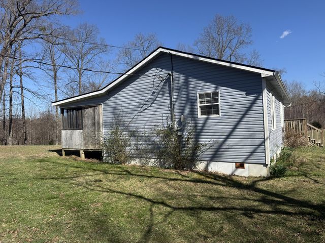 995 Cobhill Road, Irvine, KY 40336