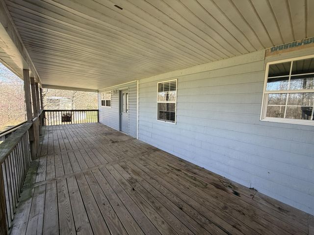 995 Cobhill Road, Irvine, KY 40336