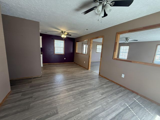 995 Cobhill Road, Irvine, KY 40336