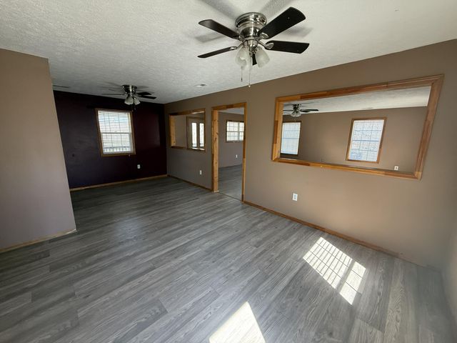 995 Cobhill Road, Irvine, KY 40336
