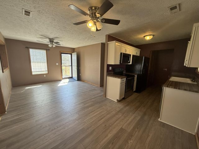 995 Cobhill Road, Irvine, KY 40336