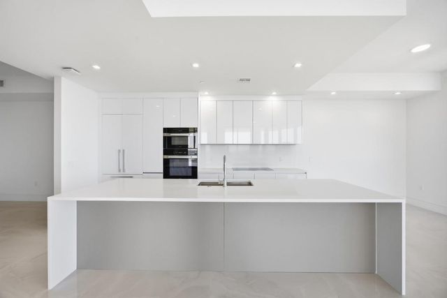 220 Lake Shore Drive 1603, Lake Park, FL 33403