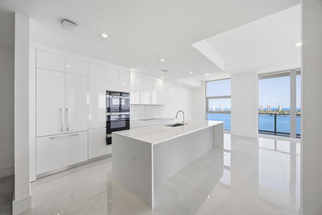 220 Lake Shore Drive 1603, Lake Park, FL 33403