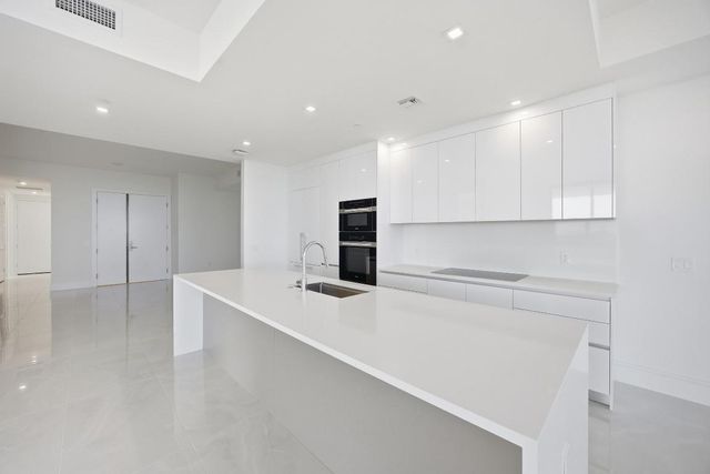 220 Lake Shore Drive 1603, Lake Park, FL 33403