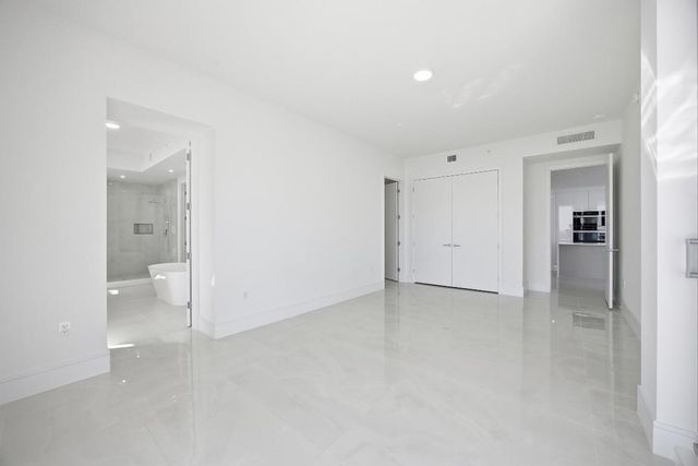 220 Lake Shore Drive 1603, Lake Park, FL 33403