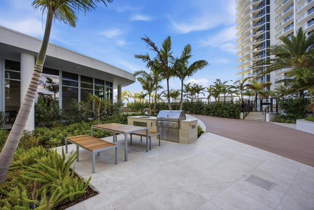 220 Lake Shore Drive 1603, Lake Park, FL 33403