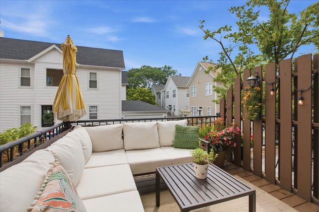 2901 N Wolcott Avenue D, Chicago, IL 60657